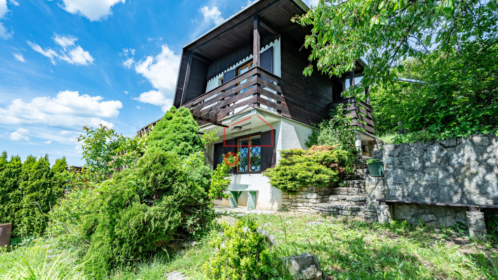 REZERVOVANÉ!Na predaj chata s pozemkom 351 m2 , Dubnica nad Váhom Medzihorie