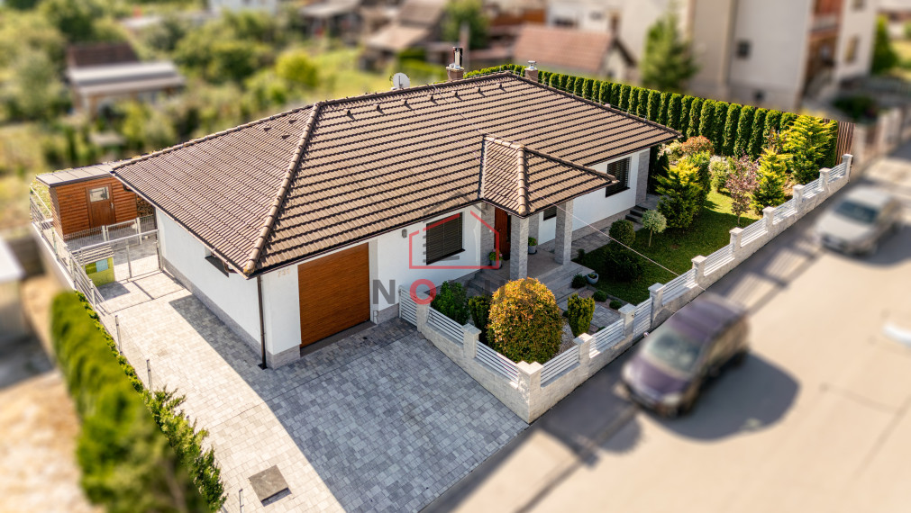 --PREDANÉ--  4izbový bungalov s garážou, Trenčianska Turná