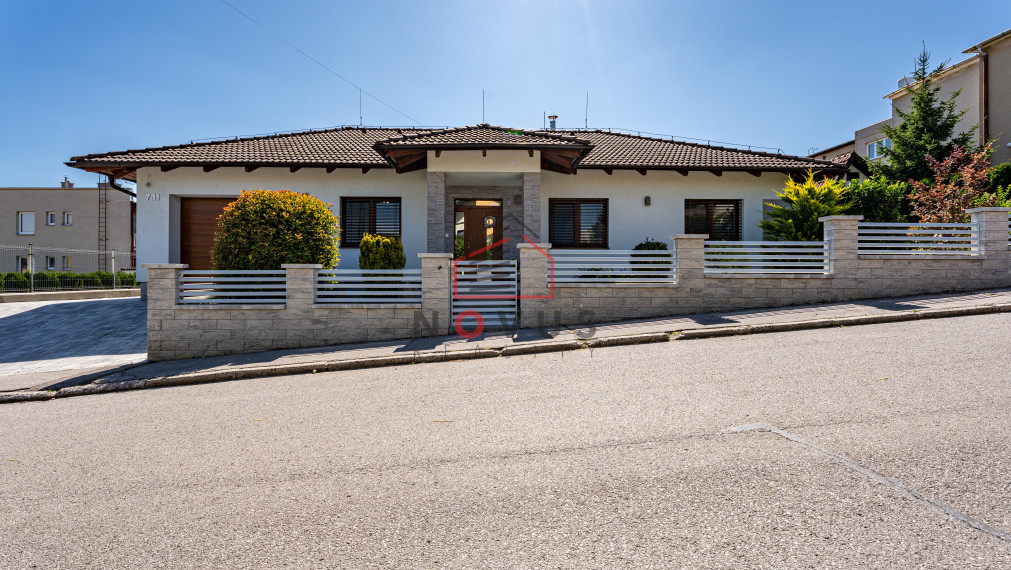 --PREDANÉ--  4izbový bungalov s garážou, Trenčianska Turná