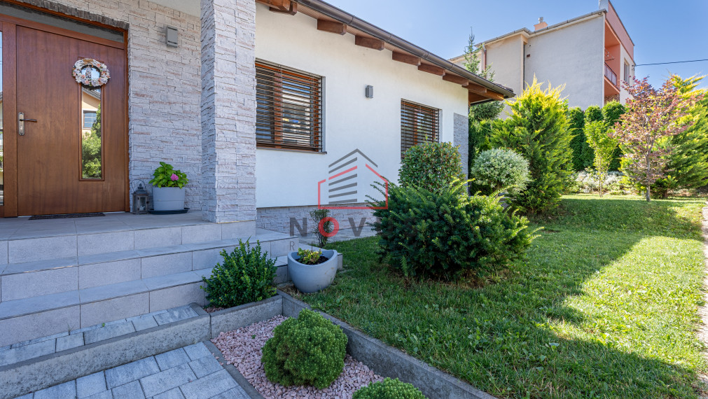 --PREDANÉ--  4izbový bungalov s garážou, Trenčianska Turná