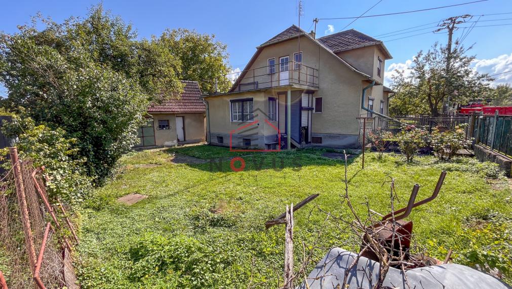 REZERVOVANÉ.Na predaj starší rodinný dom v Košeci s pozemkom 921 m2