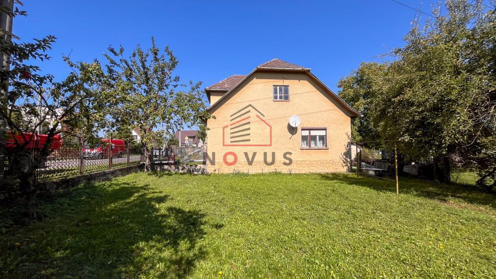 REZERVOVANÉ.Na predaj starší rodinný dom v Košeci s pozemkom 921 m2