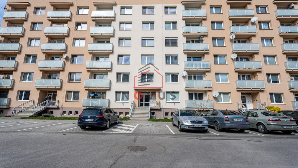 Na predaj 2 izbový byt,  Dubnica nad Váhom , 62 m2 , 2 balkóny, Centrum I