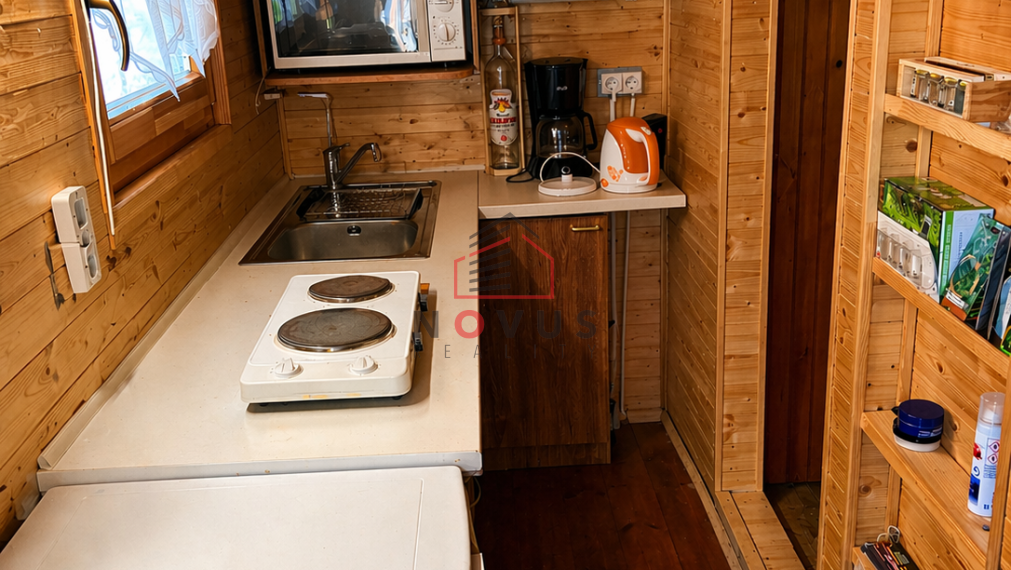 Na predaj záhradná chata s pozemkom 380 m2, Ilava-Lašteky