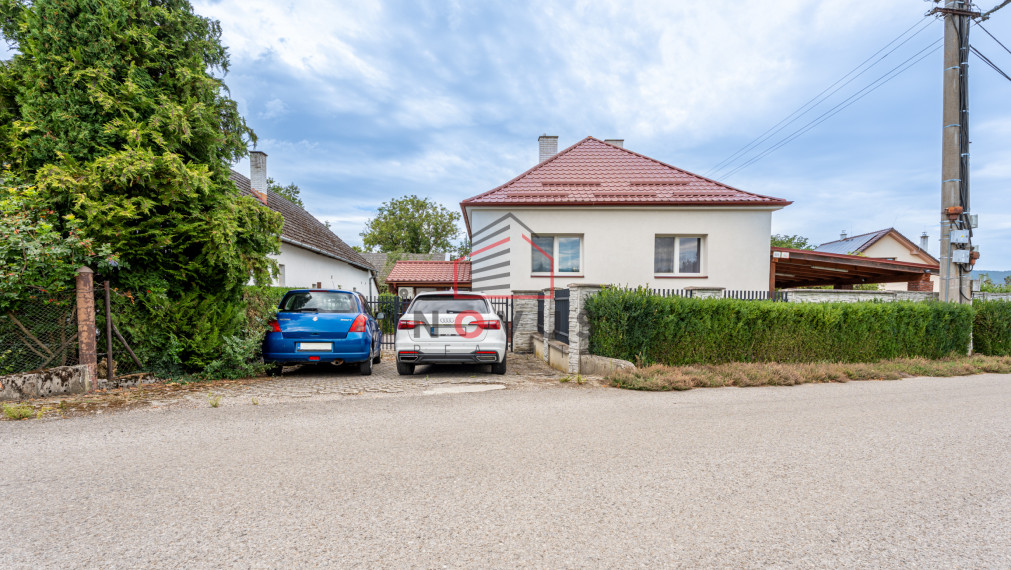 Rodinný dom s pozemkom 1524m² , Trenčianska Teplá – Príles