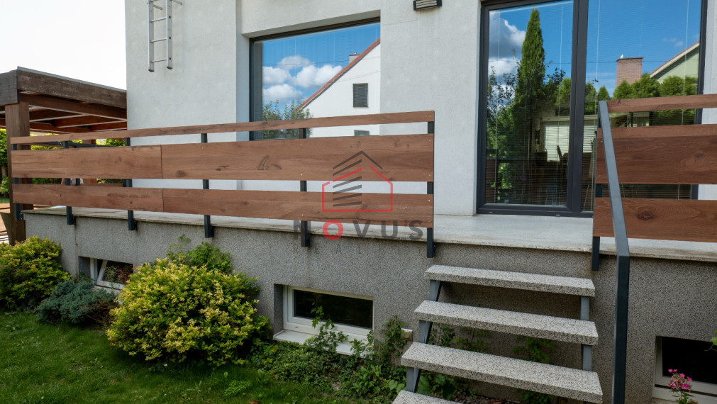 Na predaj moderný rodinný dom s bazénom, Nová Dubnica – Miklovky