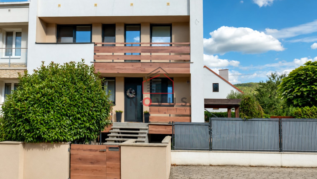 Na predaj moderný rodinný dom s bazénom, Nová Dubnica – Miklovky