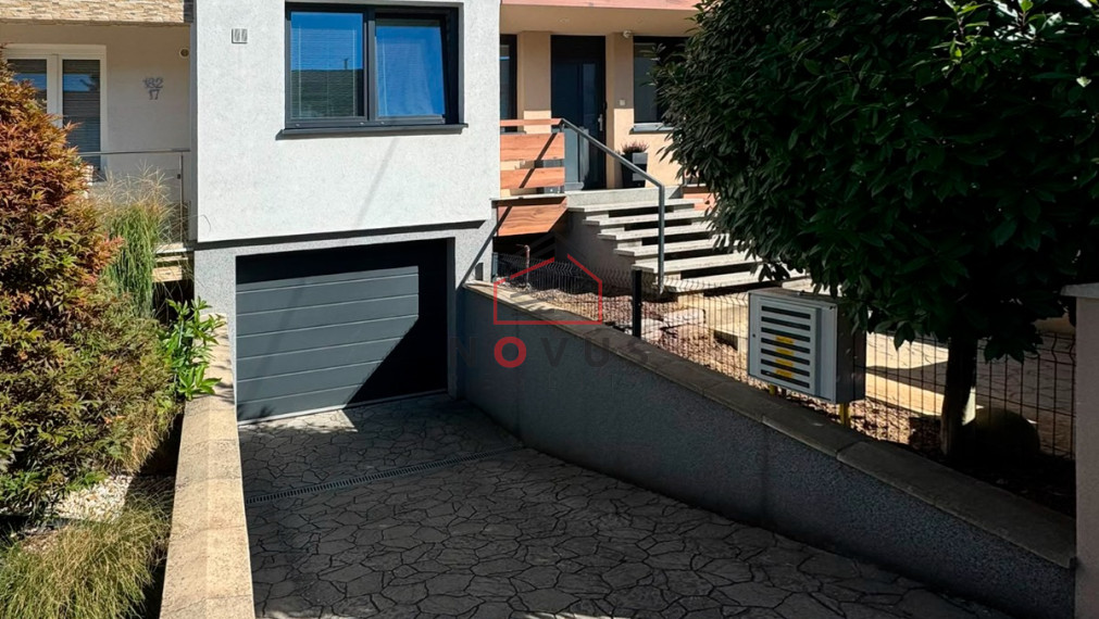 Na predaj moderný rodinný dom s bazénom, Nová Dubnica – Miklovky