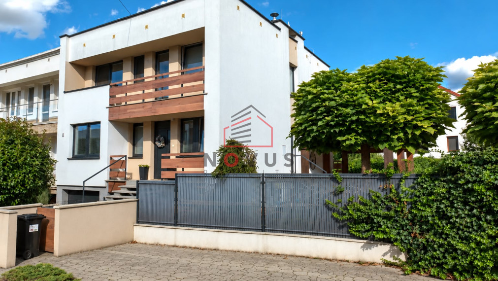 Na predaj moderný rodinný dom s bazénom, Nová Dubnica – Miklovky