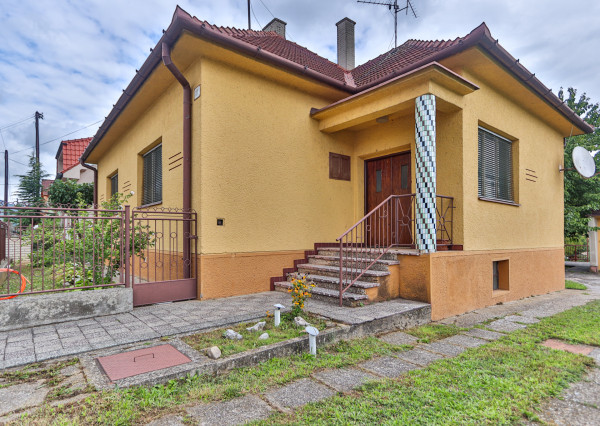 Na predaj rodinný dom v obci Kostolná Záriečie v blízkosti Trenčína