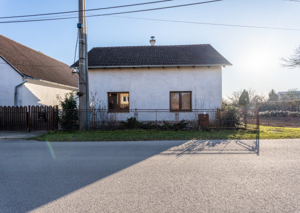 --PREDANÉ--Na predaj rodinný dom, Slavnica