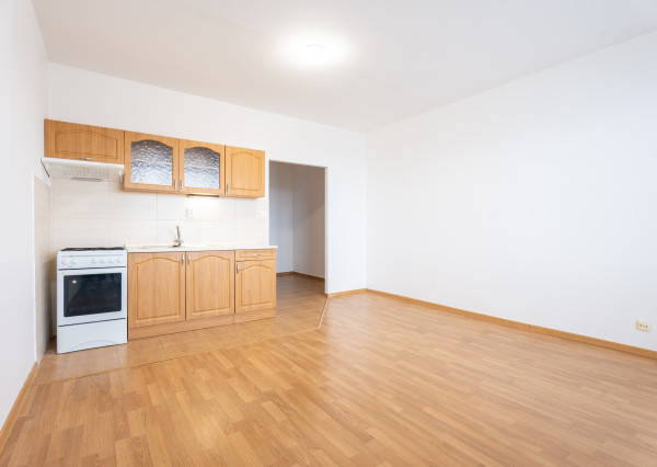 --PREDANÉ--Garsónka 29m2, Dubnica nad Váhom, ul. Pod Hájom