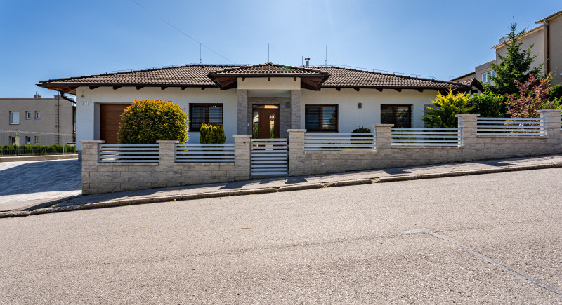 Na predaj 4izbový bungalov s garážou, Trenčianska Turná