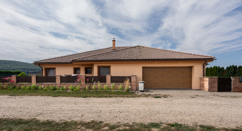 Na predaj rodinný dom - bungalov, Košeca