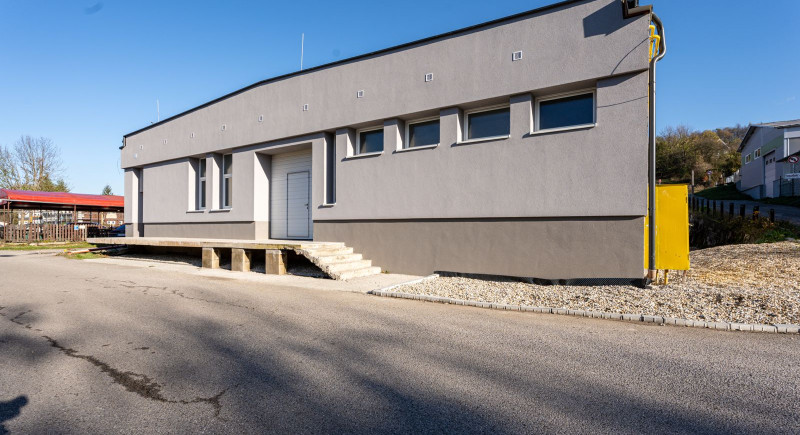Na prenájom skladovo-výrobný priestor 330 m² s kanceláriami  Dubnica n/V, ul. Štúrova